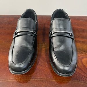 Max + Jake Boys black dress shoes size 6